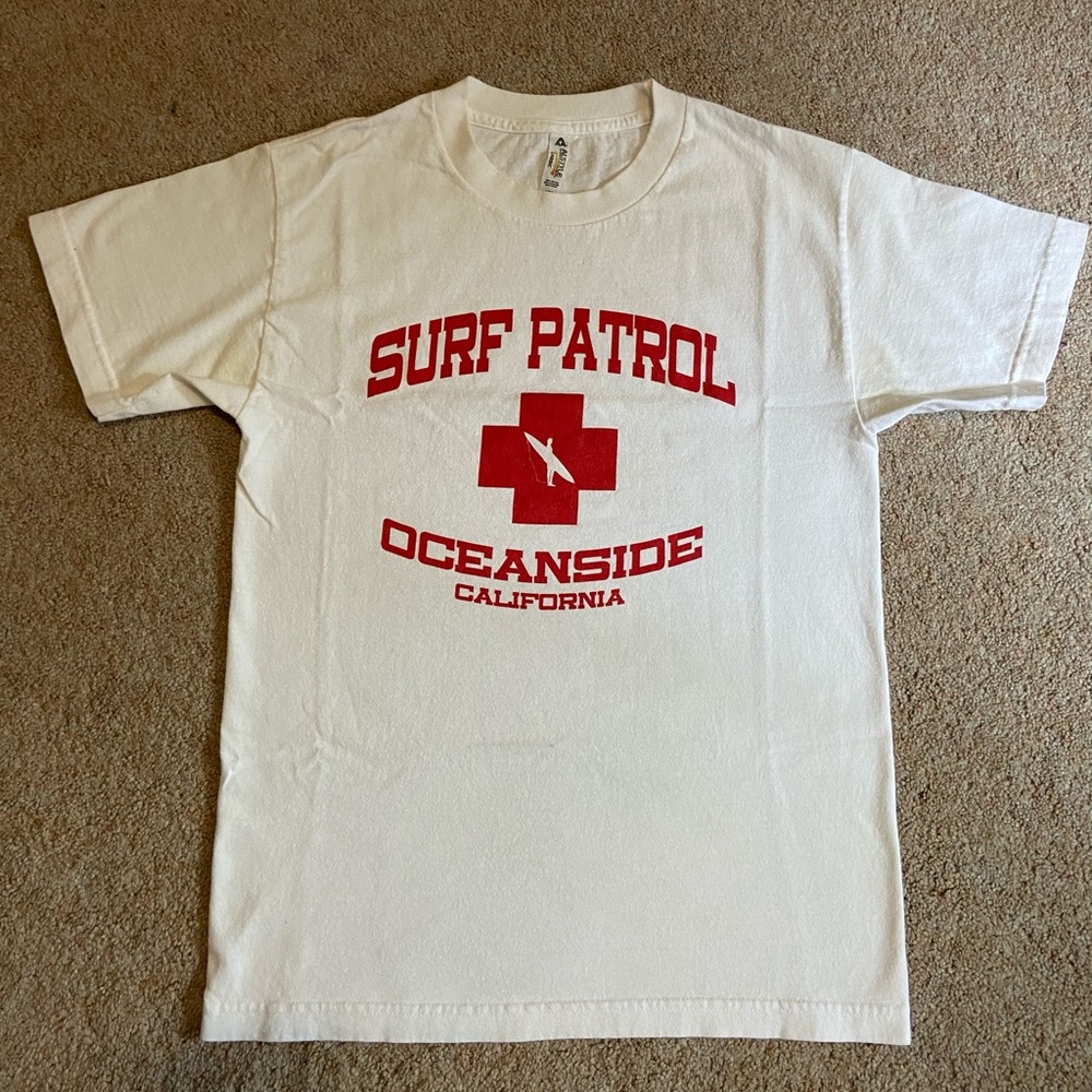 White graphic T shirt